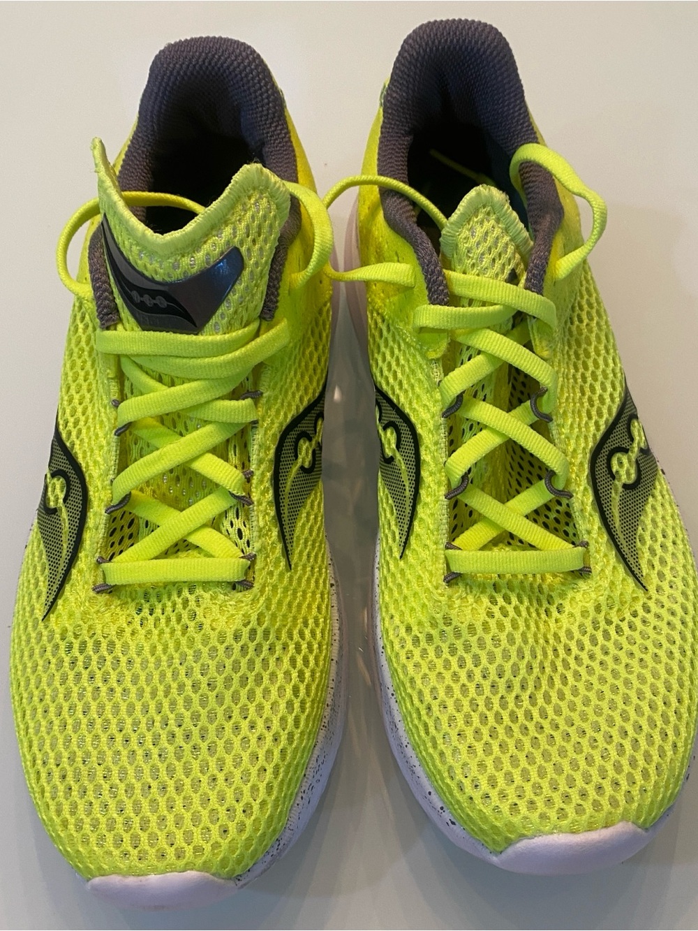 EUC Saucony Kinvara 14 Neon Yellow Lightweight Running Shoes Size 7